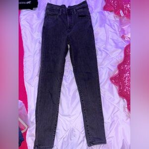 charcoal grey highwasited levis skinny jeans